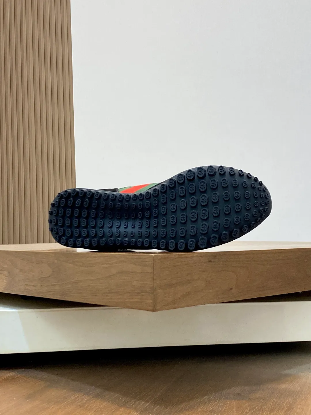 Men's shoes 💰660 [Gucci] Gucci - high-end quality original order 👩🏻‍❤️‍👨🏻 couple wear 🔍🔍🔍 casual sports shoes - upper: 🔝 suede calfskin, shoe body brand totem cloth. brand webbing, tongue. heel. air pressure brand logo - lining: water-dyed sheepskin -Outsole: ultra-light TPU foam·TR rubber; two-color molded outsole -Ultra-high quality control·fine workmanship: highlighted (high-end·exquisite·class) -Size: same style for men and women 36-44 (female 35, 40, male 45, 46 can be customized)·